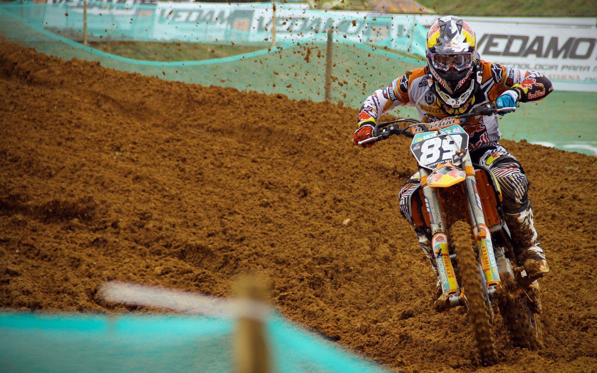 东亚足球锦标赛，日本队2-0战胜中国队，技术优势奠定胜局