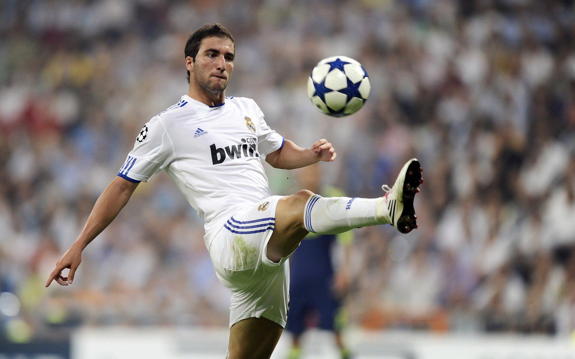 诺坎普另类招募引爆网络，网红喊话要不咱试试？投简历当工人可免费看球